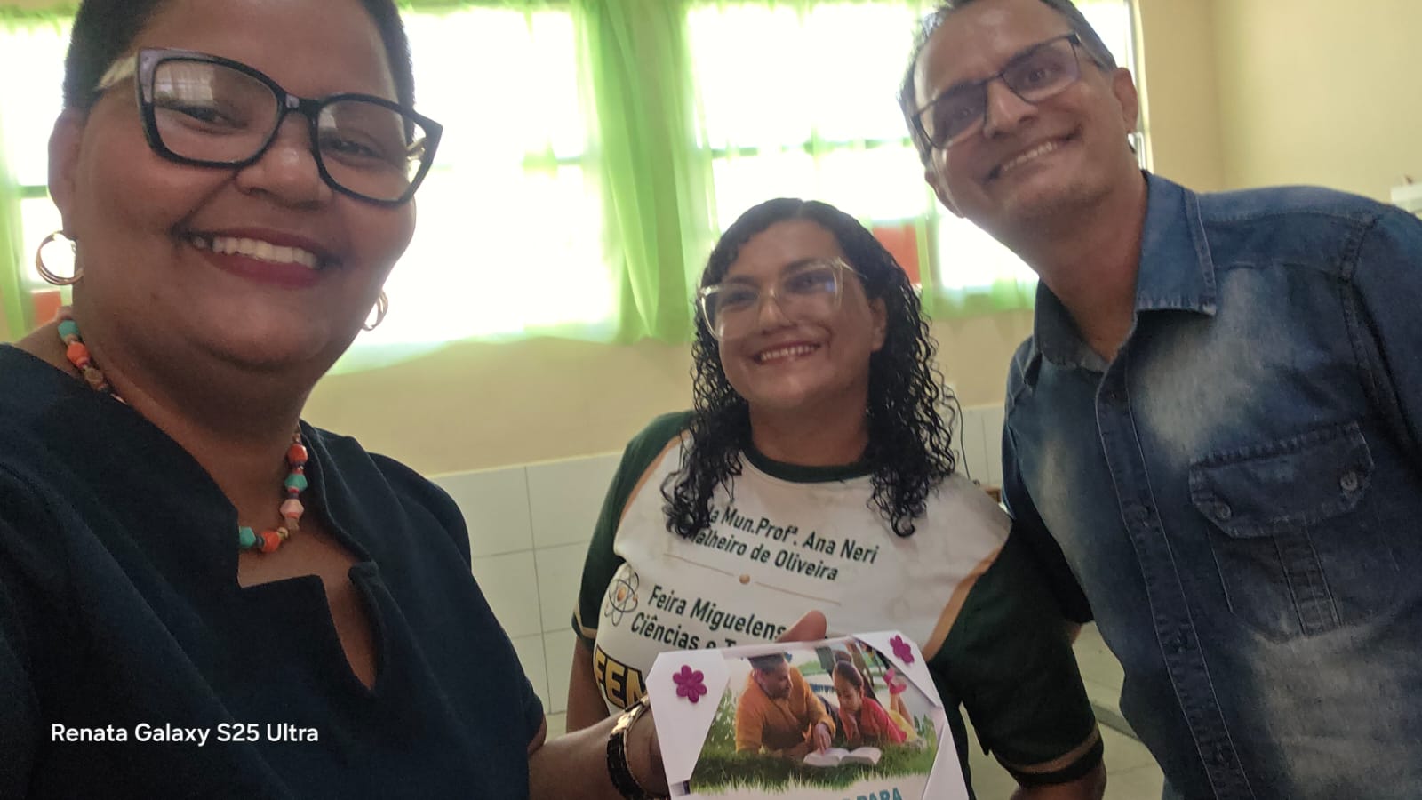 Escola Prof.ª Ana Neri Malheiro de Oliveira realiza reuniões com pais e responsáveis dos alunos do 6º ao 9º ano.