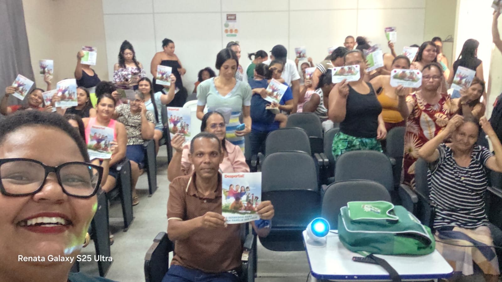 Escola Prof.ª Ana Neri Malheiro de Oliveira realiza reuniões com pais e responsáveis dos alunos do 6º ao 9º ano.