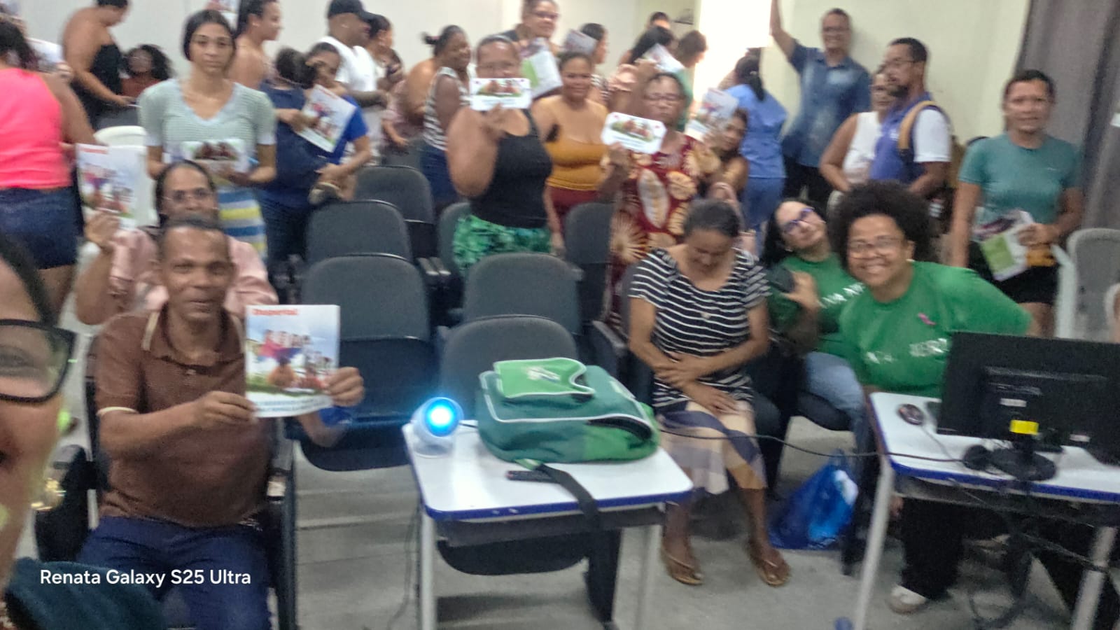 Escola Prof.ª Ana Neri Malheiro de Oliveira realiza reuniões com pais e responsáveis dos alunos do 6º ao 9º ano.