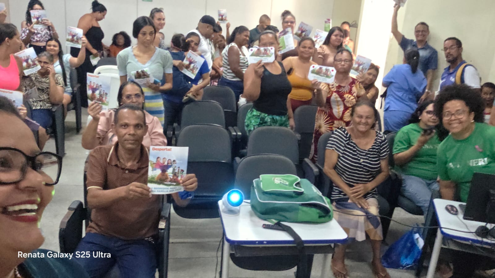 Escola Prof.ª Ana Neri Malheiro de Oliveira realiza reuniões com pais e responsáveis dos alunos do 6º ao 9º ano.