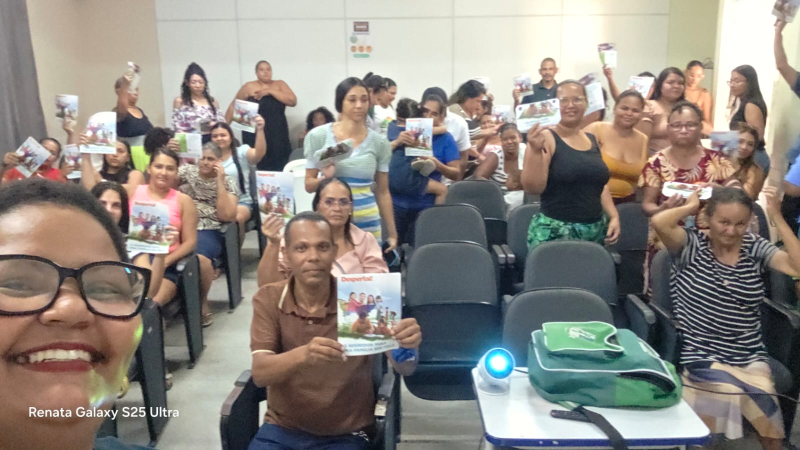 Escola Prof.ª Ana Neri Malheiro de Oliveira realiza reuniões com pais e responsáveis dos alunos do 6º ao 9º ano.