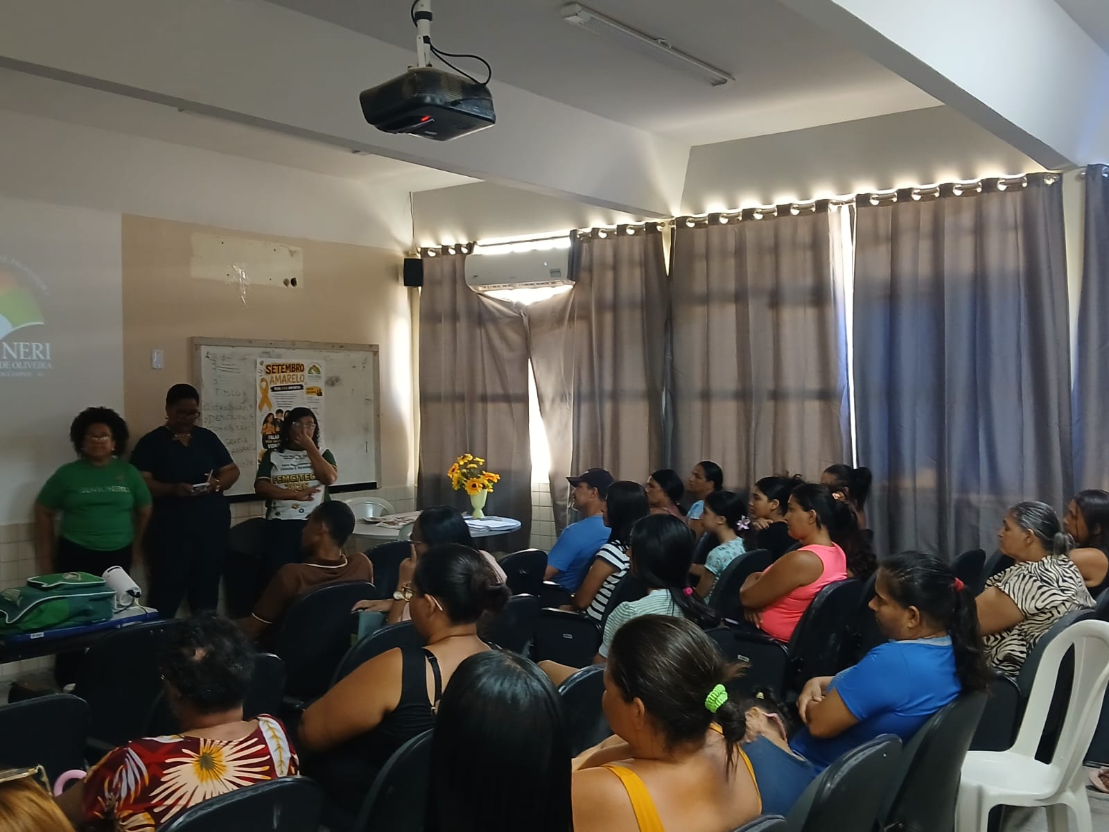 Escola Prof.ª Ana Neri Malheiro de Oliveira realiza reuniões com pais e responsáveis dos alunos do 6º ao 9º ano.