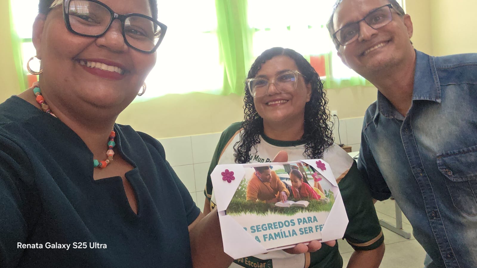 Escola Prof.ª Ana Neri Malheiro de Oliveira realiza reuniões com pais e responsáveis dos alunos do 6º ao 9º ano.