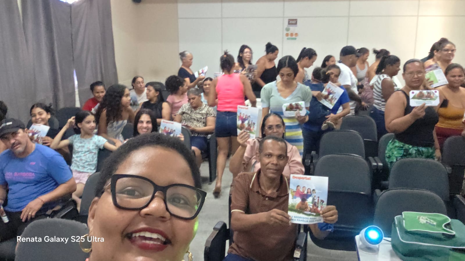 Escola Prof.ª Ana Neri Malheiro de Oliveira realiza reuniões com pais e responsáveis dos alunos do 6º ao 9º ano.