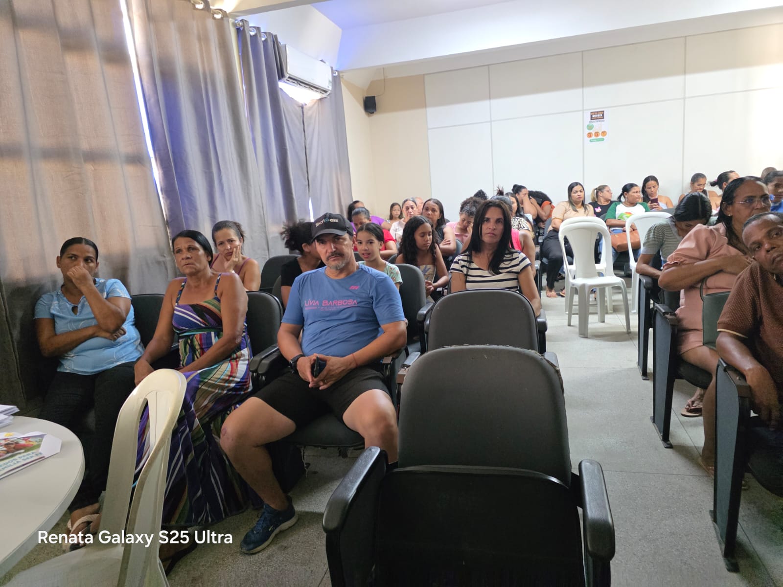 Escola Prof.ª Ana Neri Malheiro de Oliveira realiza reuniões com pais e responsáveis dos alunos do 6º ao 9º ano.