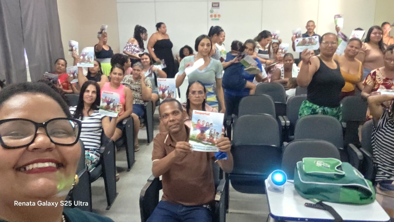 Escola Prof.ª Ana Neri Malheiro de Oliveira realiza reuniões com pais e responsáveis dos alunos do 6º ao 9º ano.