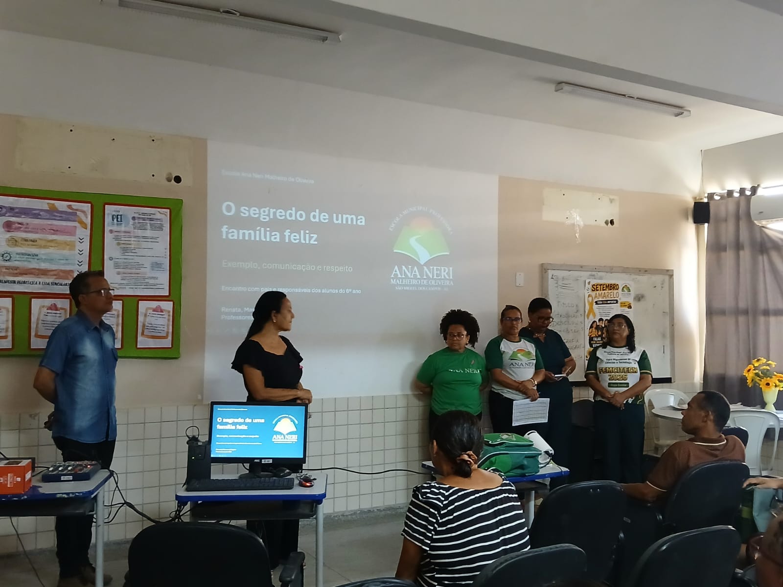 Escola Prof.ª Ana Neri Malheiro de Oliveira realiza reuniões com pais e responsáveis dos alunos do 6º ao 9º ano.